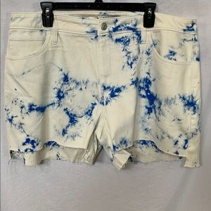AVA & VIV Women’s White and Blue Tie-Dye Midi Jean Shorts Size 18W Raw Hems NWOT